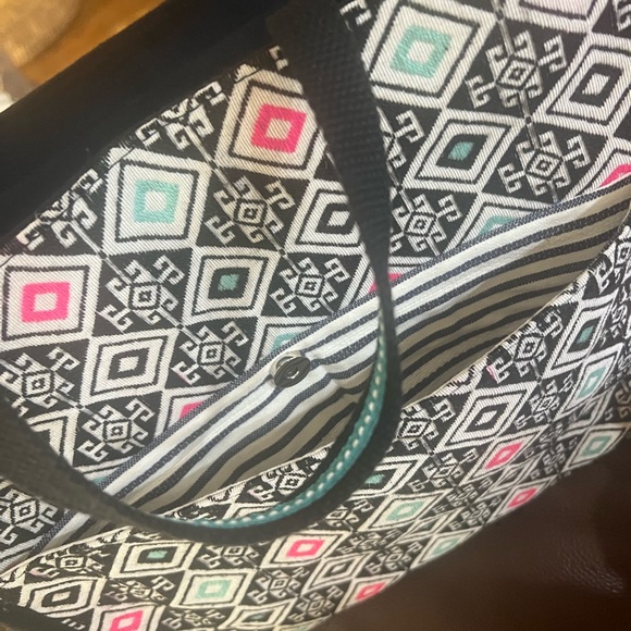 America and beyond crossbody tote is a
perfect addition to your collection. 💕 - Picture 12 of 14